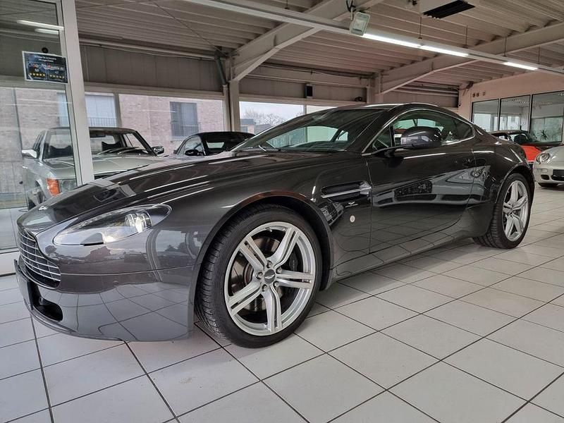 Silber Gebraucht 2011 Aston Martin V8 Vantage | 57.500 € - Bild 1/3