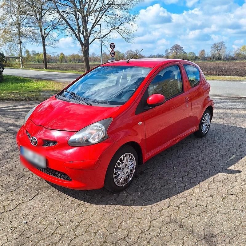 Gebraucht Toyota Aygo 68 PS (50 kW) 2006 Rot Kleinwagen
