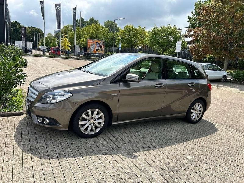 Gebraucht 2012 Mercedes B200 Van / Kleinbus | 14.000 € (Etwas zu teuer) - Bild 1/4