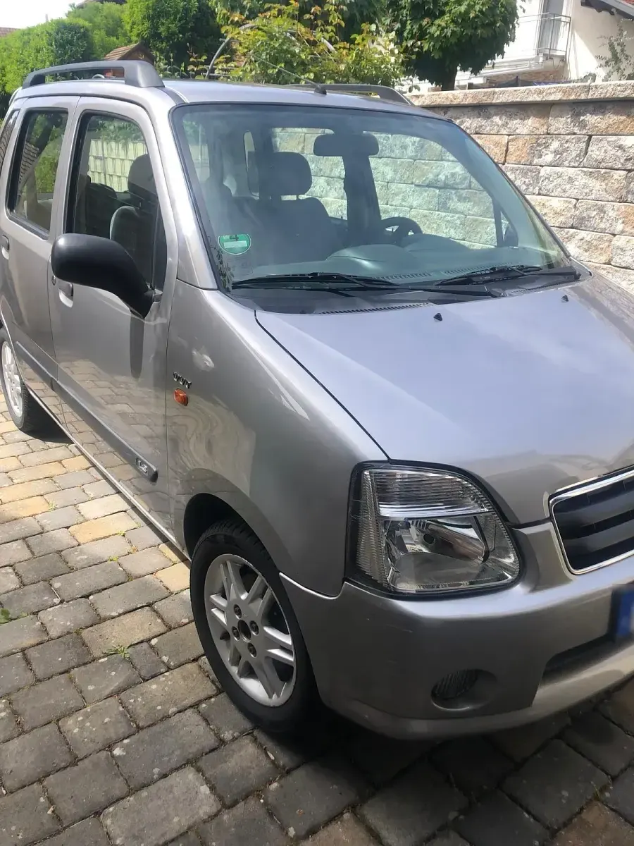 Usado Suzuki Swift 93 HP (68 kW) 2005 Prateado Citadino