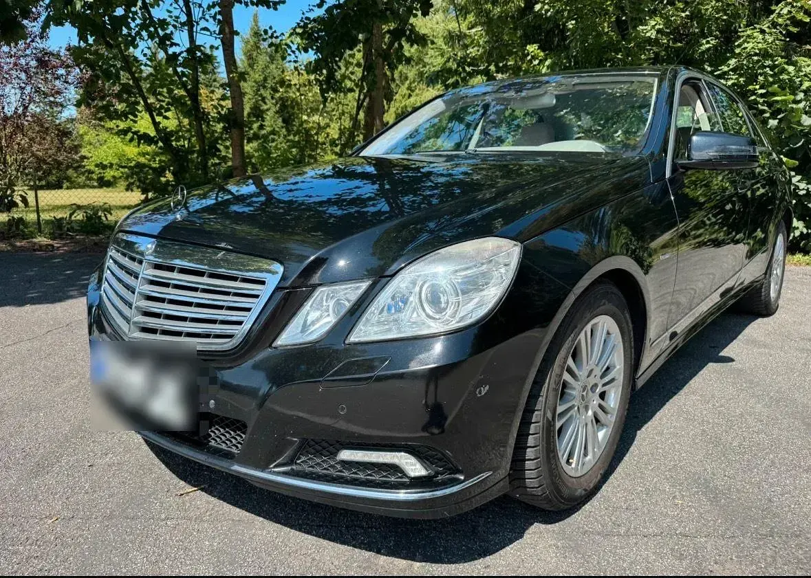 Gebraucht Mercedes E250 204 PS (150 kW) 2010 Schwarz Limousine