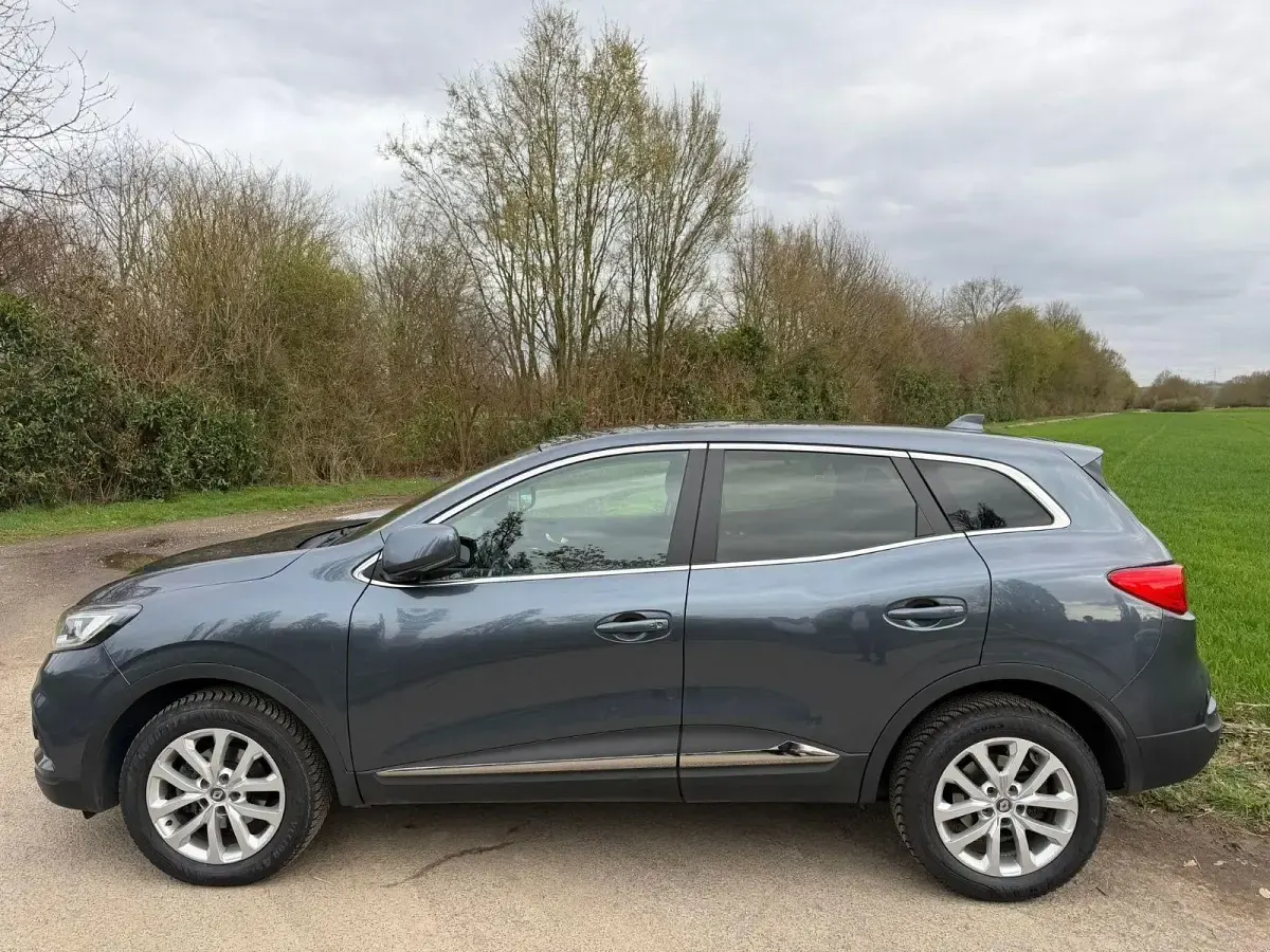 Gebraucht Renault Kadjar Equilibre 140 PS (102 kW) 2021 Grau SUV