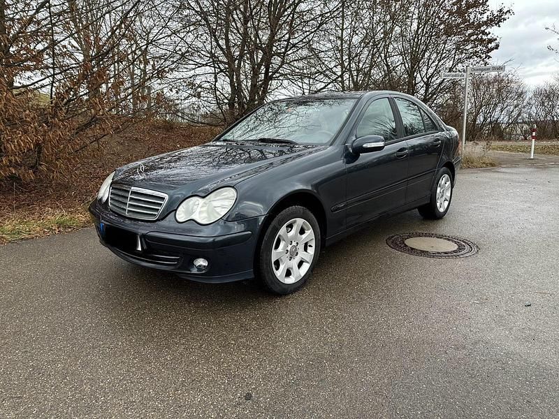 Schwarz Gebraucht 2005 Mercedes C180 Limousine | 6.800 € - Bild 1/4