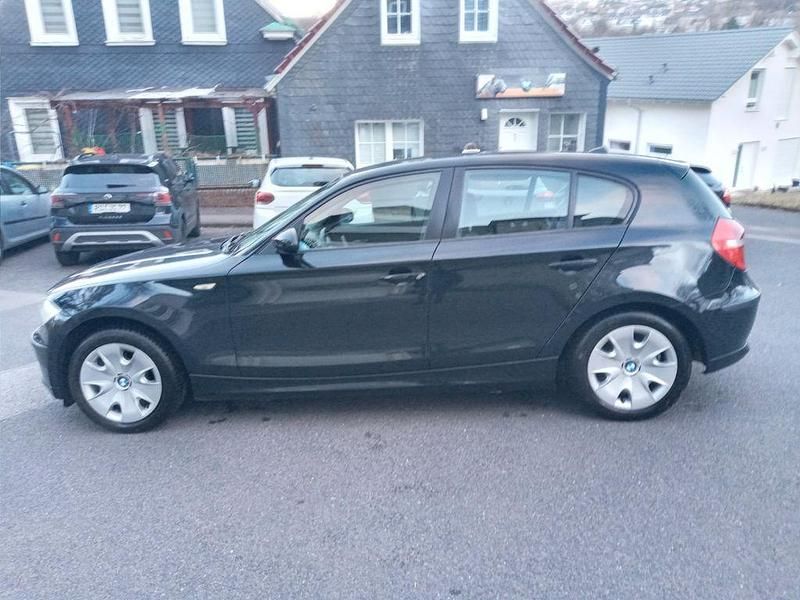 Gebraucht BMW 116 122 PS (89 kW) 2008 Schwarz Kleinwagen