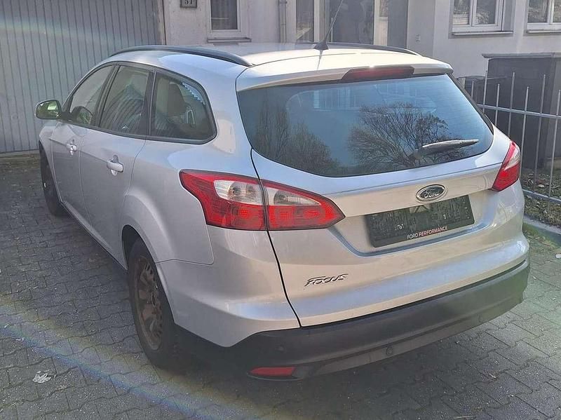 Gebraucht Ford Focus Trend 105 PS (77 kW) 2012 Silber Kombi