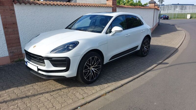 Weiß Gebraucht 2022 Porsche Macan SUV | 62.900 € (Superpreis) - Bild 1/4