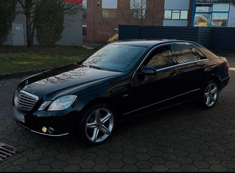Gebraucht Mercedes E200 136 PS (100 kW) 2010 Schwarz Limousine