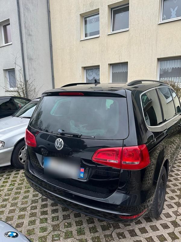 Second-hand VW Sharan 140 CP (102 kW) 2012 Negru Monovolum
