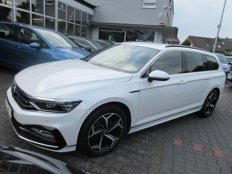 Gebraucht VW Passat R-line 200 PS (147 kW) 2022 Oryxwhite perlmutteffekt Kombi