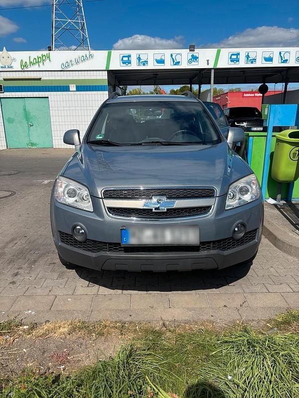 Grau Gebraucht 2011 Chevrolet Captiva LT SUV | 5.100 € (Superpreis) - Bild 1/4