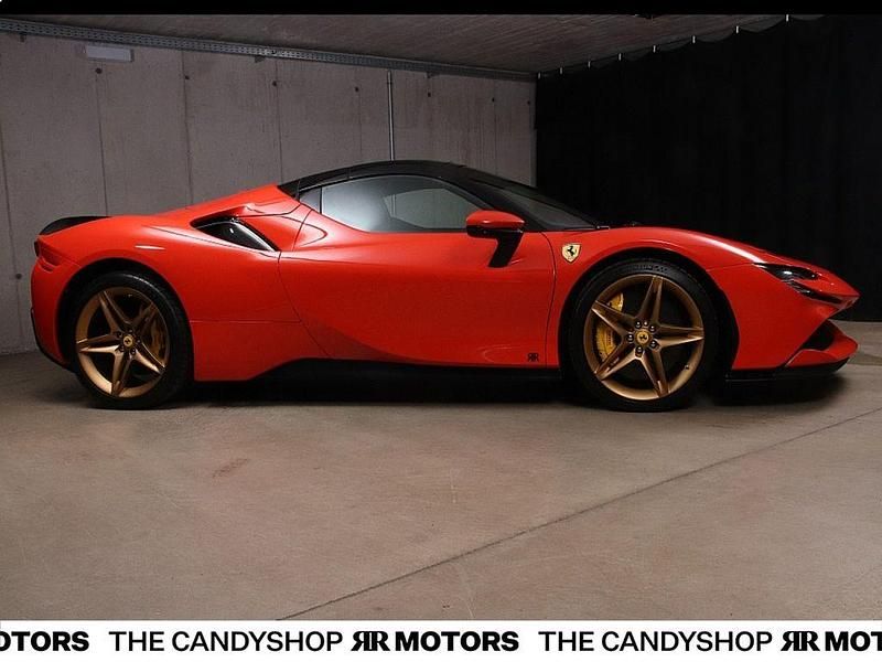 Gebraucht Ferrari SF90 999 PS (734 kW) 2024 Rot Cabrio