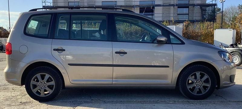 Gebraucht VW Touran Trendline 105 PS (77 kW) 2013 Beige Van / Kleinbus