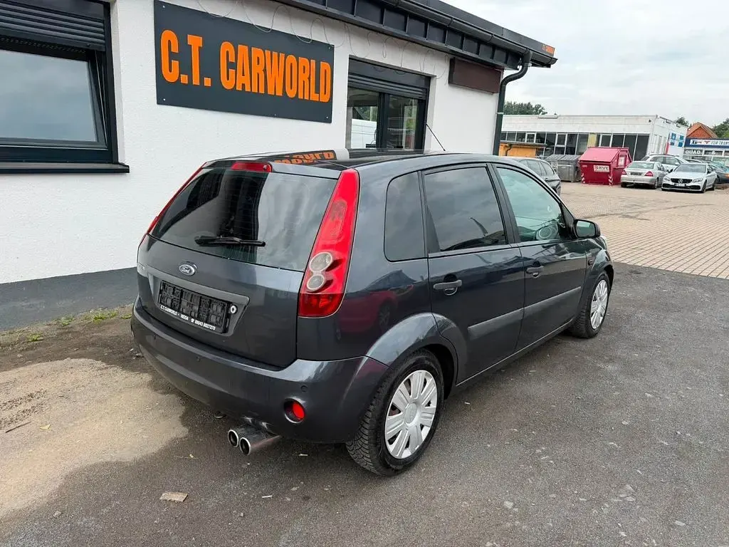 Gebraucht Ford Fiesta 68 PS (50 kW) 2007 Grau Kleinwagen