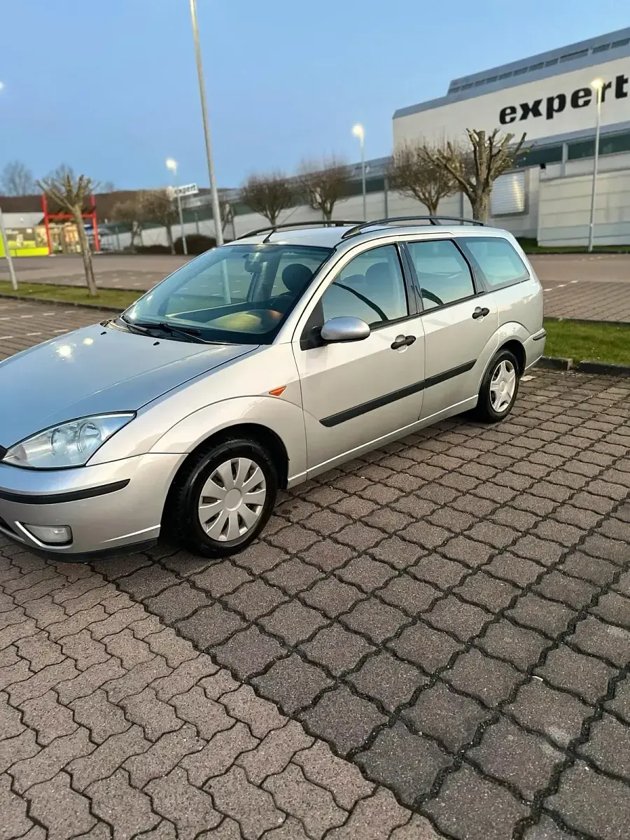 Brugt Ford Focus 75 HK (55 kW) 2002 Sølv Stationcar