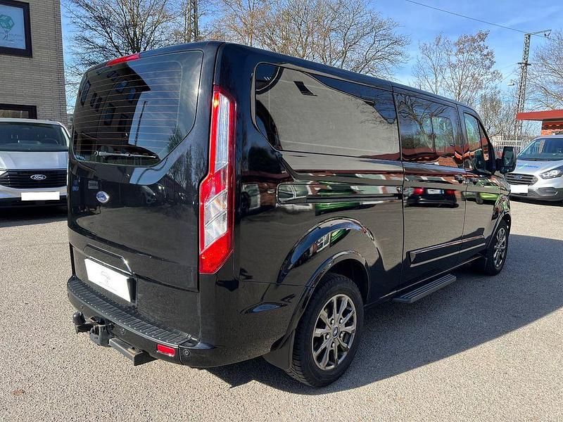 Gebraucht Ford Tourneo 131 PS (96 kW) 2021 Schwarz Van / Kleinbus