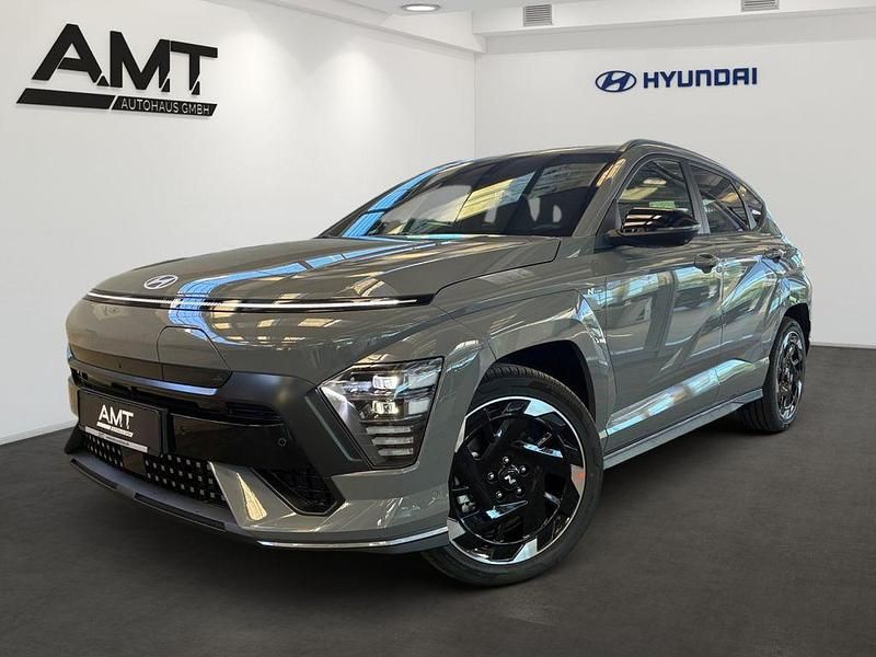 Grau Neu 2025 Hyundai Kona N Line SUV | 41.199 € (Etwas zu teuer) - Bild 1/4