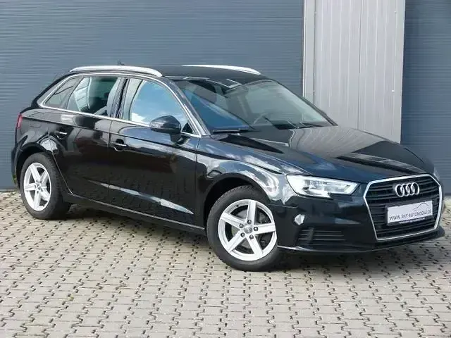 Gebraucht Audi A3 Ambiente 250 PS (183 kW) 2018 Schwarz Limousine