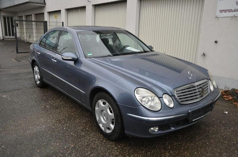 Gebraucht Mercedes E200 Elegance 163 PS (119 kW) 2003 Teallitblau Limousine