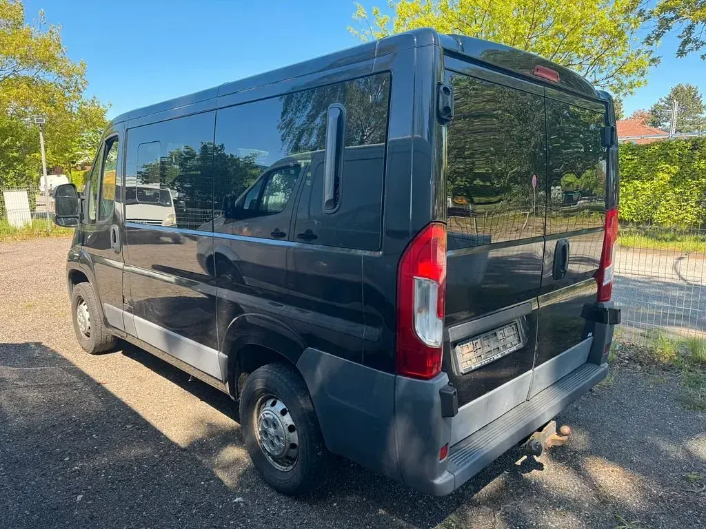 Używany Peugeot Boxer 131 KM (96 kW) 2015 Czarny Van
