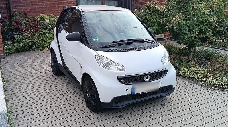 Weiß Gebraucht 2012 Smart ForTwo Coupé Pure Kleinwagen | 3.800 € (Fairer Preis) - Bild 1/4