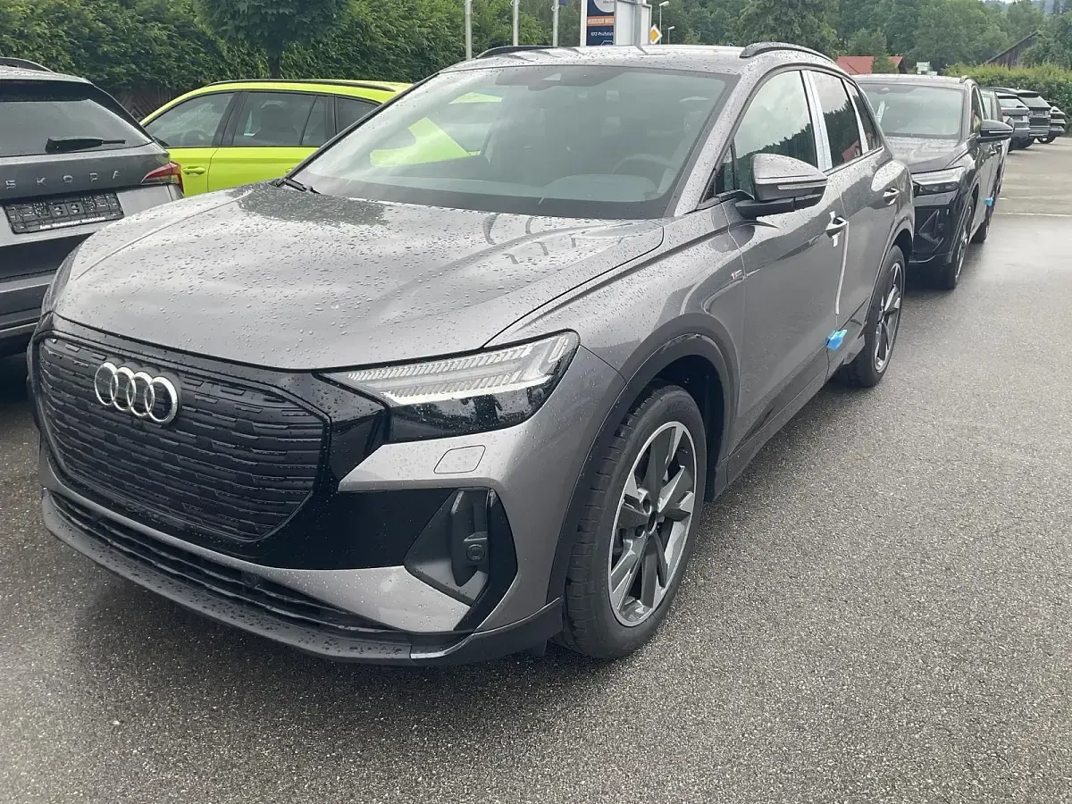 Gebraucht Audi Q4 e-tron Basis 210 kW (286 PS) 2026 SUV