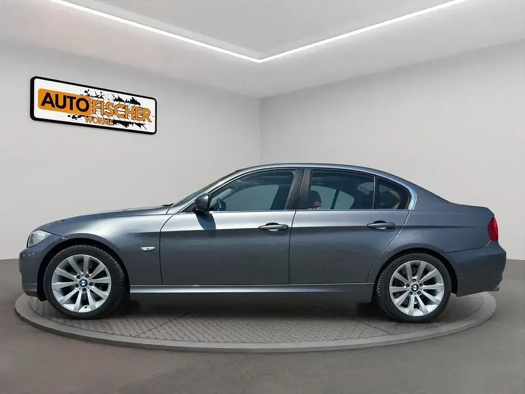Gebraucht BMW 325 Sport Line 271 PS (199 kW) 2009 Spacegrau Limousine