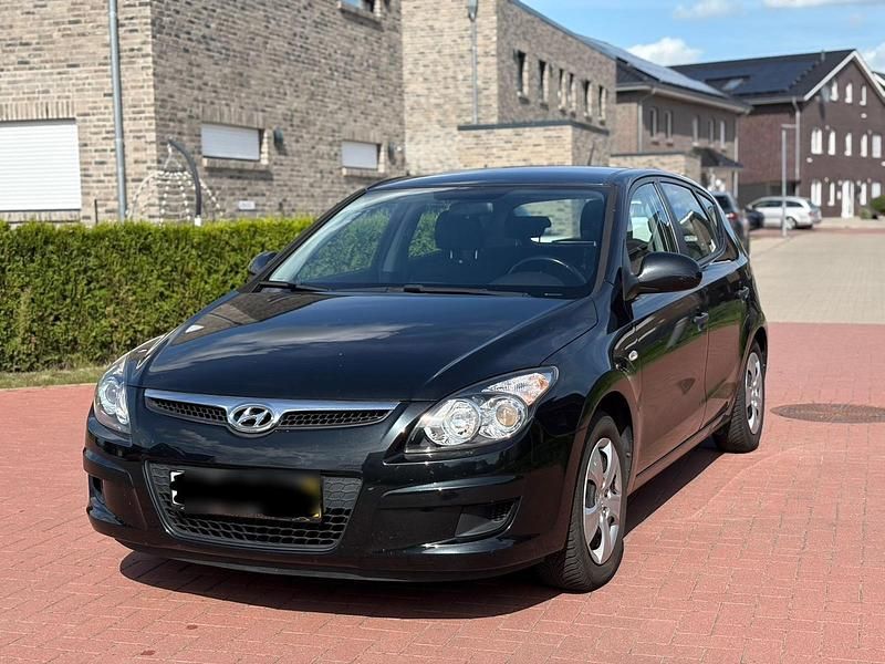 Schwarz Gebraucht 2009 Hyundai i30 Kleinwagen | 2.950 € (Superpreis) - Bild 1/4