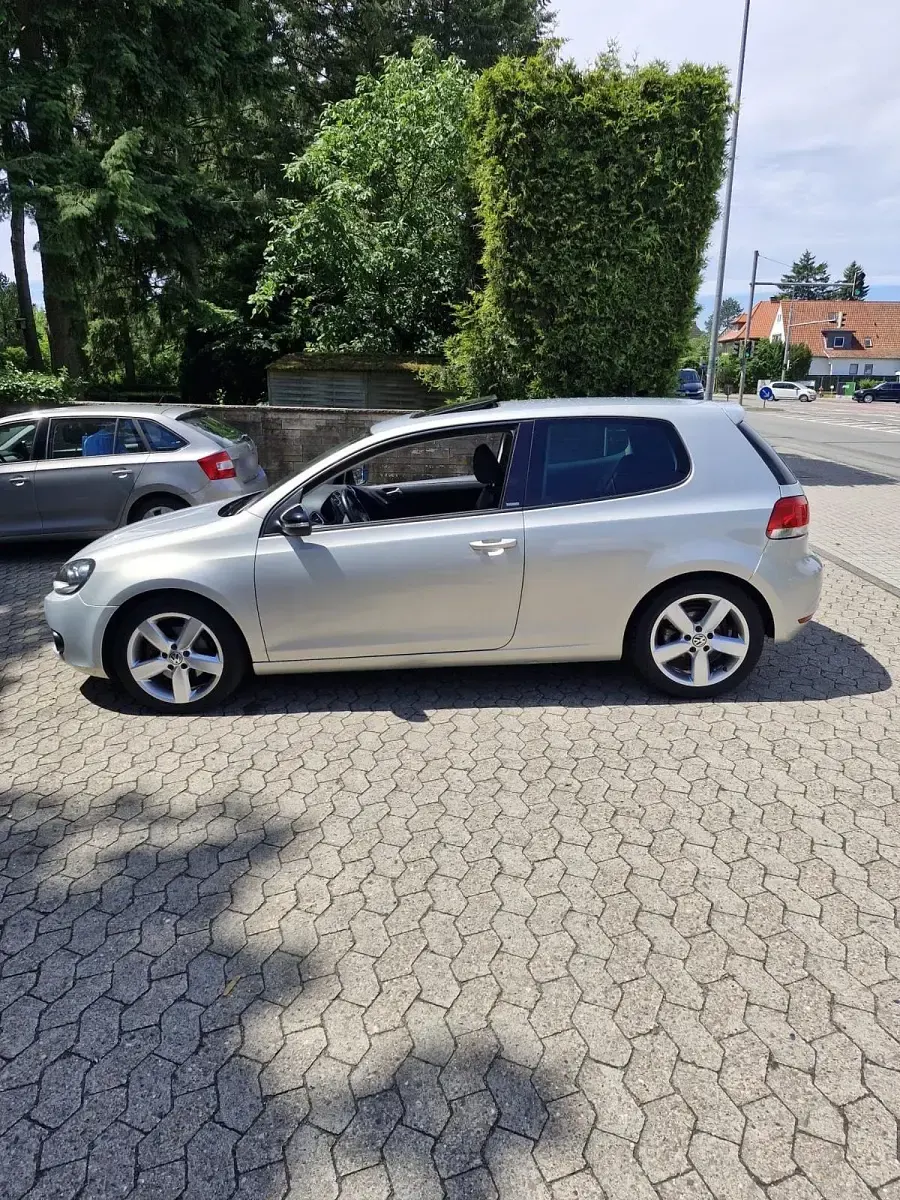 Gebraucht VW Golf VI Style 122 PS (89 kW) 2011 Grau Kleinwagen