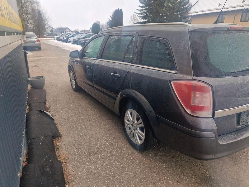 Gebraucht Opel Astra Edition 150 PS (110 kW) 2010 Grau Kombi