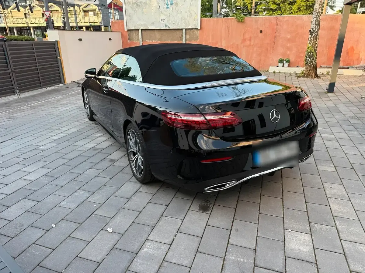 Gebraucht Mercedes E220 AMG 194 PS (142 kW) 2021 Schwarz Cabrio