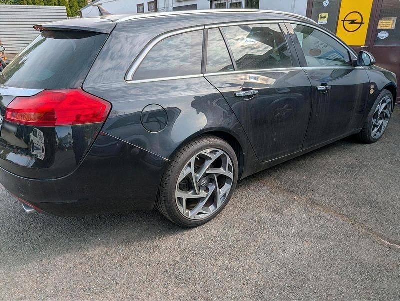 Gebraucht Opel Insignia 194 PS (142 kW) 2013 Schwarz Kombi