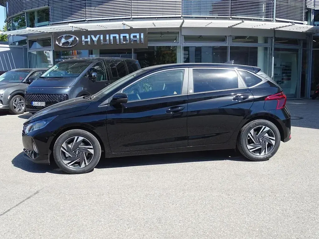 Gebraucht Hyundai i20 Edition 30 101 PS (74 kW) 2022 Phantom black Kleinwagen