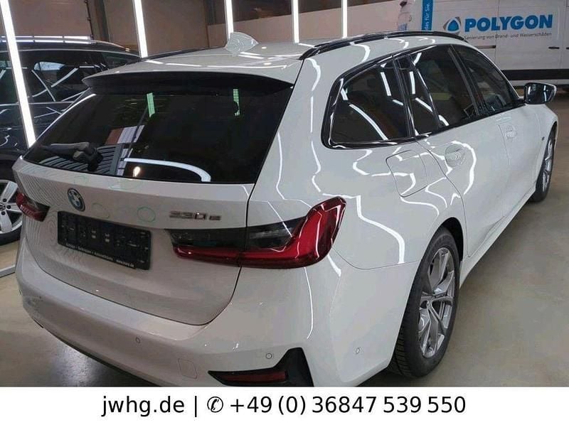 Gebraucht BMW 330e Shadowline 252 PS (185 kW) 2021 Weiß Kombi