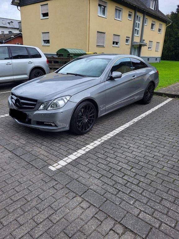 Gebraucht Mercedes E350 Avantgarde 306 PS (225 kW) 2009 Grau Coupé