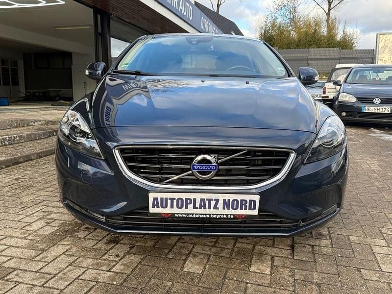 Gebraucht Volvo V40 You! 114 PS (83 kW) 2015 Blau Limousine