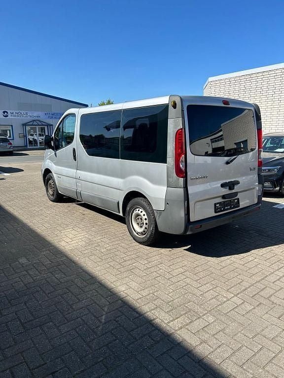 Używany Renault Trafic 114 KM (83 kW) 2010 Szary Minivan