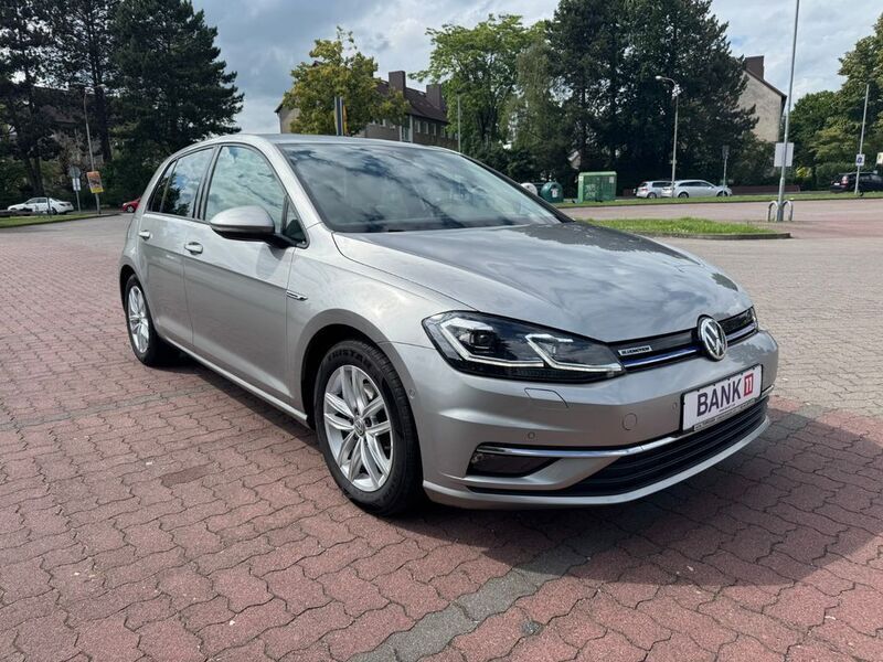 Silber Gebraucht 2018 VW Golf VII Comfortline Limousine | 15.890 € (Fairer Preis) - Bild 1/4