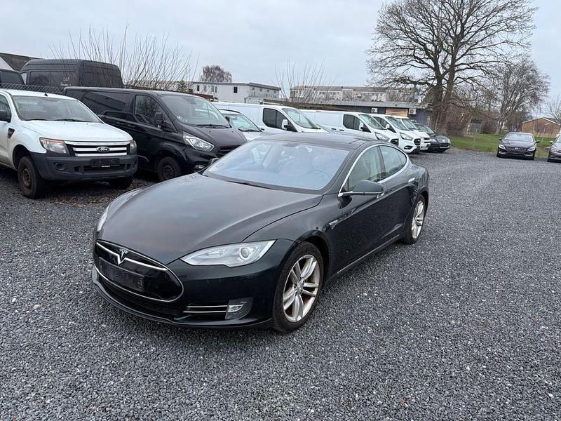 Grün Gebraucht 2014 Tesla Model S Kleinwagen | 10.000 € (Fairer Preis) - Bild 1/4