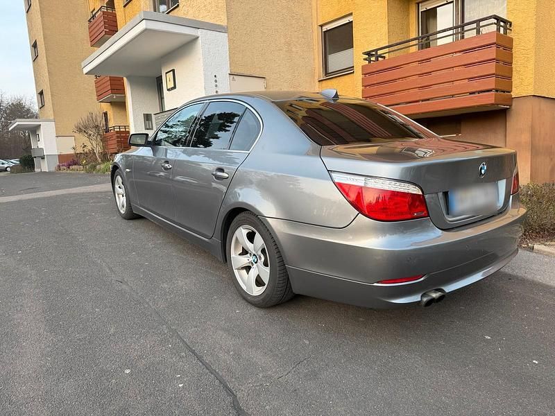 Gebraucht BMW 525 197 PS (144 kW) 2009 Grau Limousine