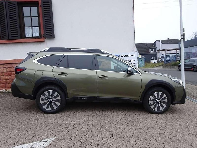 Gebraucht Subaru Outback Platinum 169 PS (124 kW) 2025 Autumn green (m) Kombi