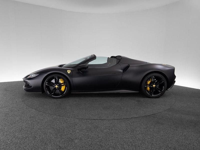 Gebraucht Ferrari 296 829 PS (609 kW) 2024 Nero daytona opaco Cabrio