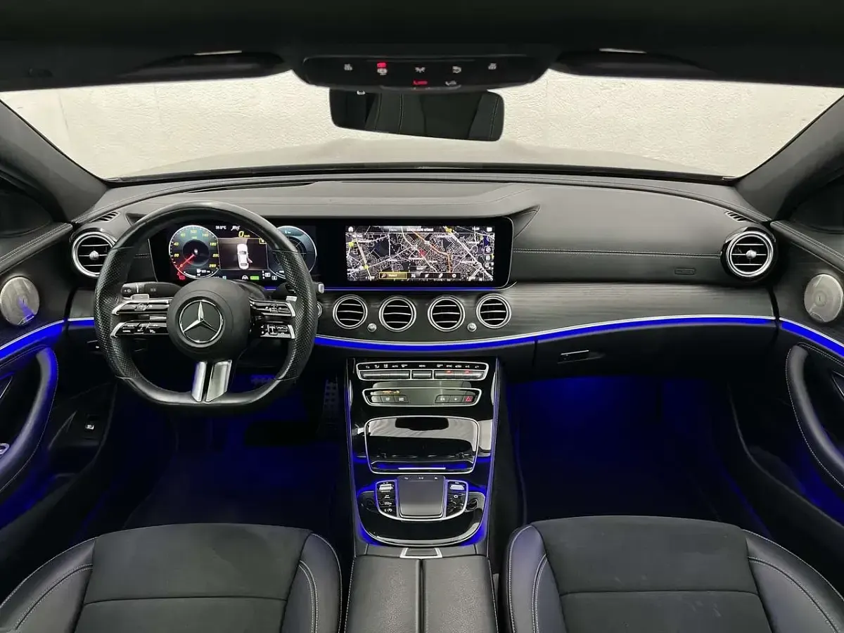 Gebraucht Mercedes E220 AMG 200 PS (147 kW) 2022 Obsidianschwarz Limousine