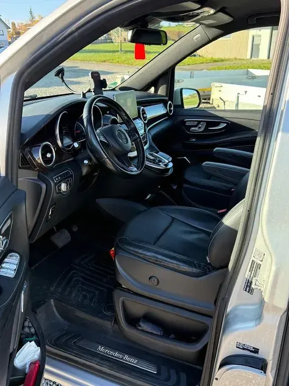 Gebraucht Mercedes V250 Avantgarde Edition 190 PS (139 kW) 2017 Silber Van / Kleinbus