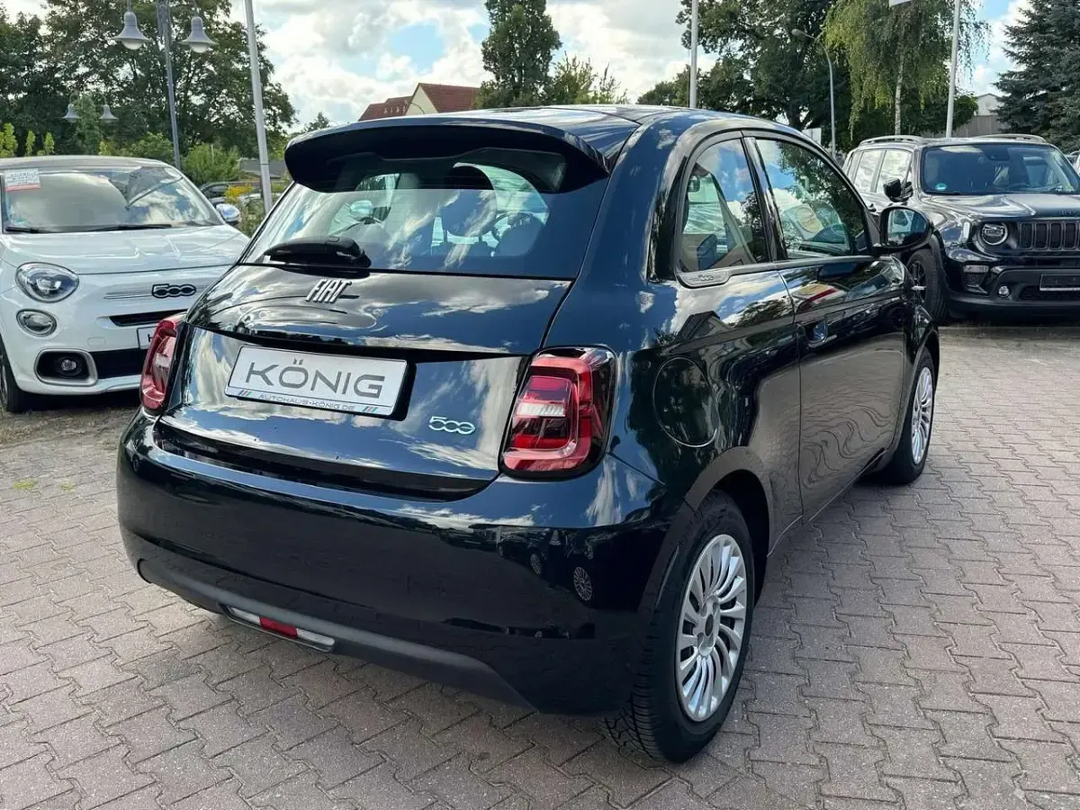Gebraucht Fiat 500e 86 kW (118 PS) 2023 Onyx schwarz (10n) Kleinwagen