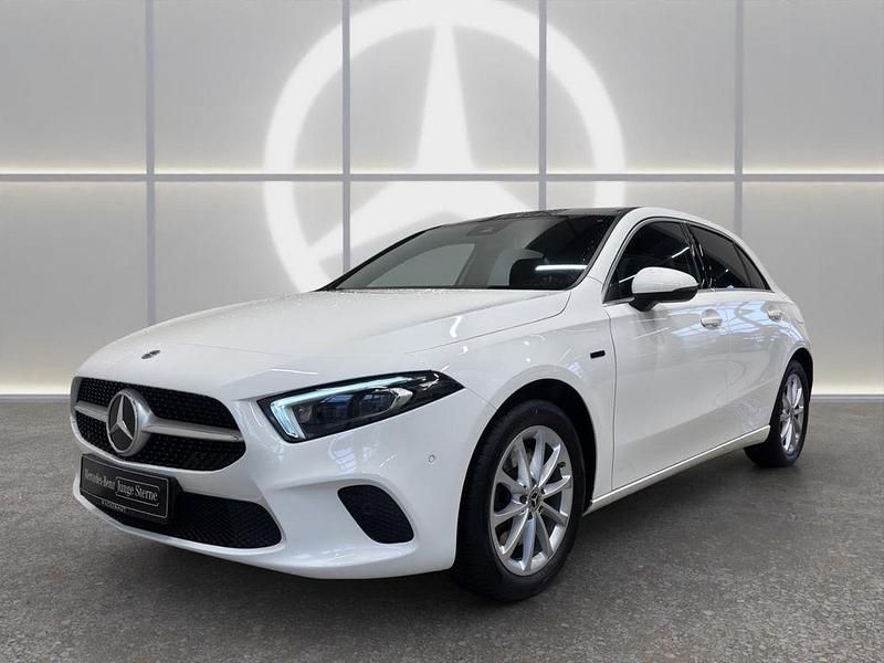 Weiss Gebraucht 2020 Mercedes A250 Progressive Limousine | 24.460 € (Fairer Preis) - Bild 1/4
