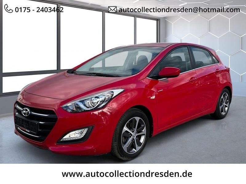 Rot Gebraucht 2015 Hyundai i30 YES! Limousine | 9.500 € (Fairer Preis) - Bild 1/4
