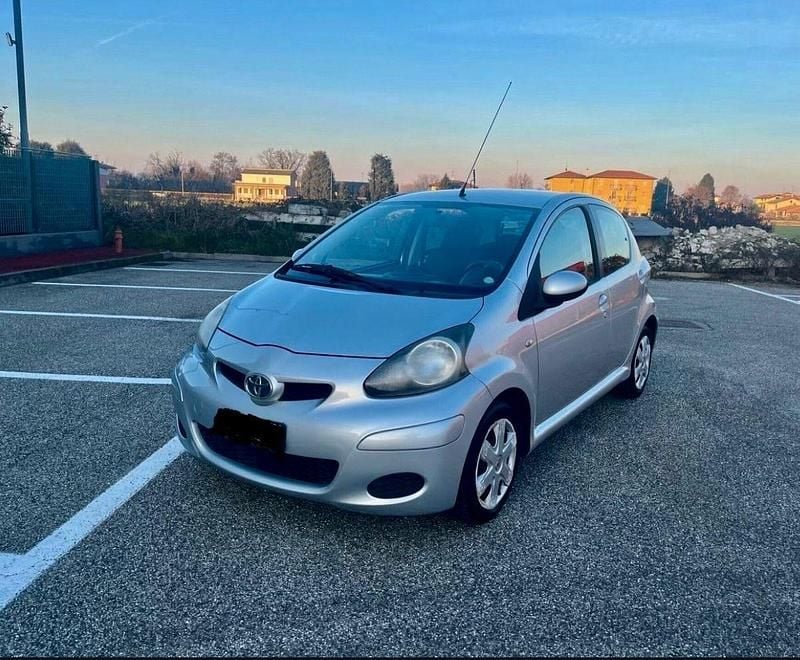 Gebraucht Toyota Aygo City 68 PS (50 kW) 2010 Silber Kleinwagen