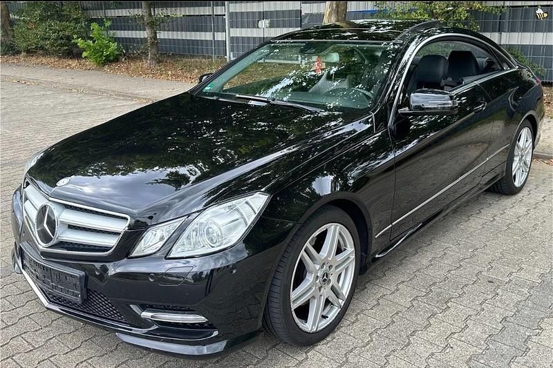 Schwarz Gebraucht 2012 Mercedes E350 AMG Coupé | 9.950 € - Bild 1/4
