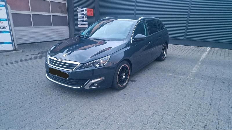 Grau Gebraucht 2015 Peugeot 308 Kombi | 6.499 € (Fairer Preis) - Bild 1/4
