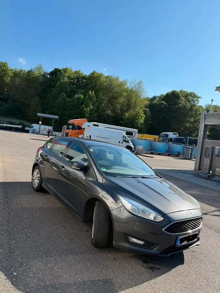 Gebraucht Ford Focus 120 PS (88 kW) 2014 Grau Kleinwagen